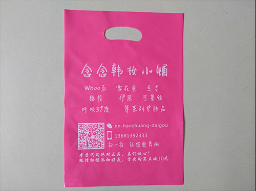 塑料济南青岛服装袋与纸济南青岛服装袋有什么样的不同呢？